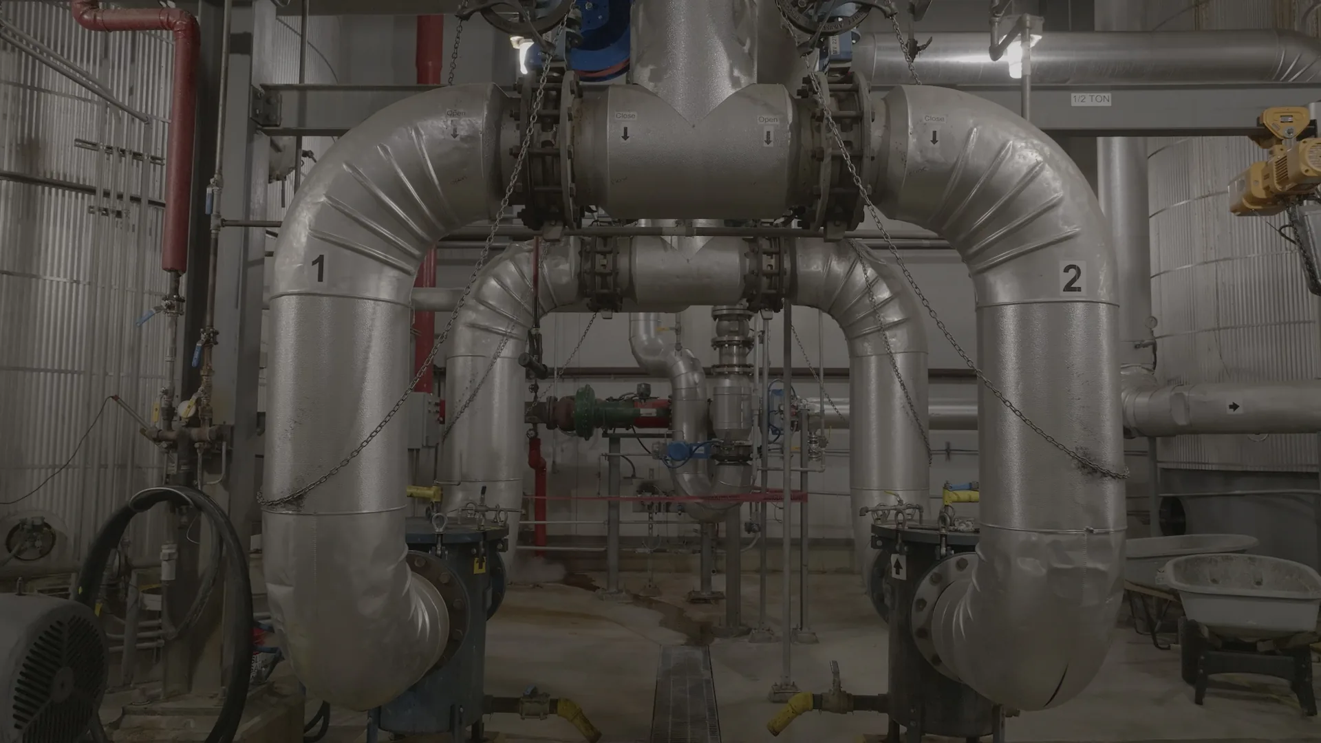 Insulated industrial pump piping with metal jacketing