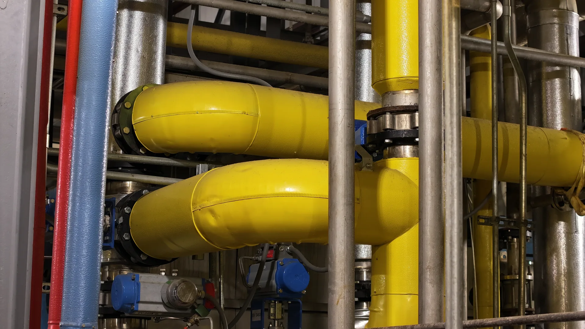 Insulated piping with flanges and valves